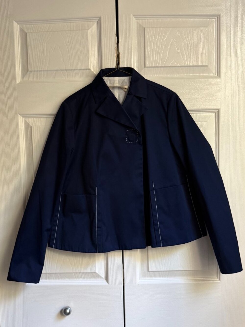 Contrasting stitch jacket